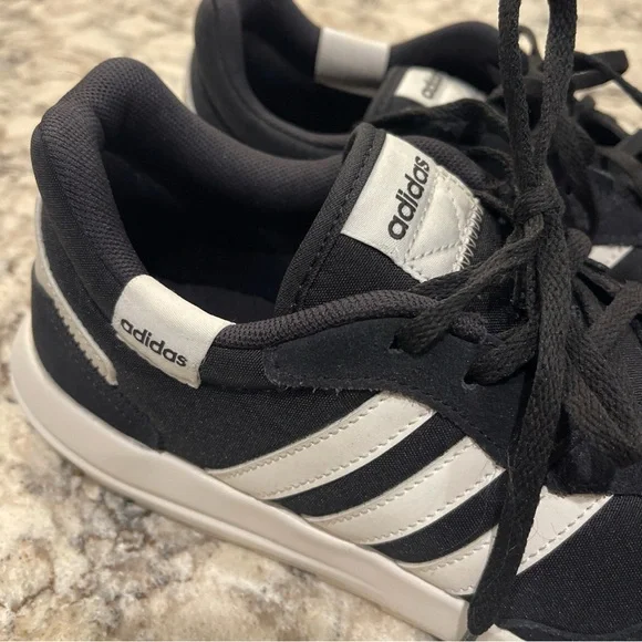 Adidas Retrorun Womens Sneakers Black White Retro Running Shoes EH1859 Size 9.5 - Picture 9 of 15